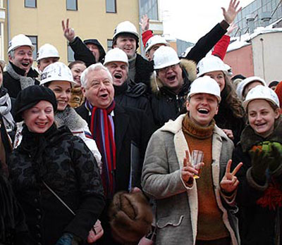 Сергей Безруков«Табакерке»&nbsp;— 20 лет! После закладки памятной капсулы в&nbsp;фундамент будущего здания театра. Фото&nbsp;— KM.&nbsp;RU